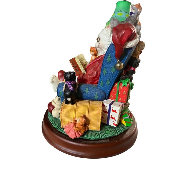 Cat reading to kittens Christmas - Picture 2 of 6